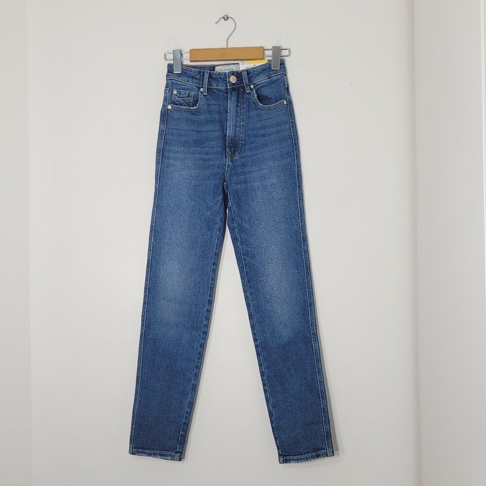 Stradivarius Women's Blue Denim Standard Mom Slim Fit Jeans Pants Zero Size 0